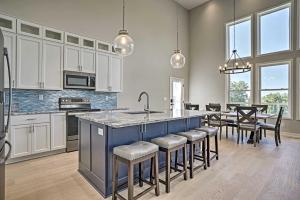 A kitchen or kitchenette at Luxury Cannon Lake Home with Private Pool and Views