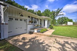 Gallery image of Charming Country Cottage 5 Mi to Downtown Tulsa! in Tulsa