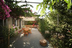 Vonkajšia záhrada v ubytovaní STATHI'S COTTAGE