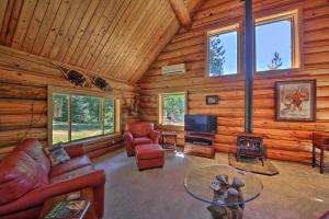 Large Cabin with Fire Pit and Grill on 34 Acres!