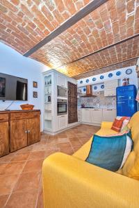Kuchnia lub aneks kuchenny w obiekcie B&B BONE NOVELLE dimora storica palazzo zuzi