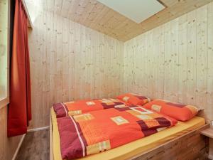 Petzen Cottages - Petzen Chalets tesisinde bir odada yatak veya yataklar