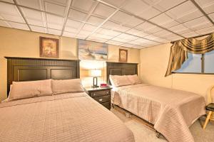 En eller flere senge i et værelse på Wildwood Crest Beachfront Home with Shared Pool!