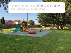 L'INATTENDU Vue imprenable,clim,parking avec borne de recharge, ménage inclus的儿童游玩区