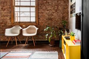 Χώρος καθιστικού στο NeighborHUB hostel e coliving