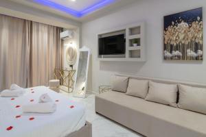 A bed or beds in a room at Rua Mat - Serene Villas with Modern Comfort, by ZanteWize