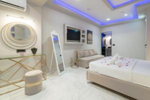 A bed or beds in a room at Rua Mat - Serene Villas with Modern Comfort, by ZanteWize