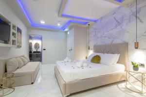 A bed or beds in a room at Rua Mat - Serene Villas with Modern Comfort, by ZanteWize