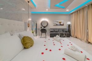 A bed or beds in a room at Rua Mat - Serene Villas with Modern Comfort, by ZanteWize