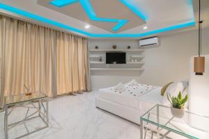 A bed or beds in a room at Rua Mat - Serene Villas with Modern Comfort, by ZanteWize