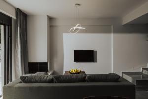 TV a/nebo společenská místnost v ubytování YaMa Villas