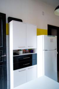 Η κουζίνα ή μικρή κουζίνα στο NeighborHUB hostel e coliving