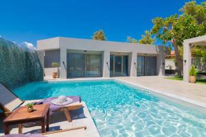 The swimming pool at or close to Rua Mat - Serene Villas with Modern Comfort, by ZanteWize