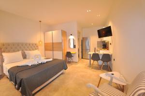 a bedroom with a large bed and a kitchen at Green Hill Resort in Pelekas +34 photos