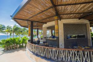 Balcon ou terrasse dans l'établissement Villa del Palmar Cancun Luxury Beach Resort & Spa