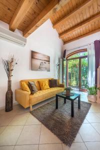 a living room with a yellow couch and a table at Duplex2 at the entrance of Venice, cozy and relax in Venice