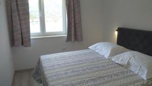 Ein Bett oder Betten in einem Zimmer der Unterkunft APARTMAN KARLA
