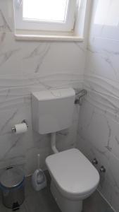 Ein Badezimmer in der Unterkunft APARTMAN KARLA