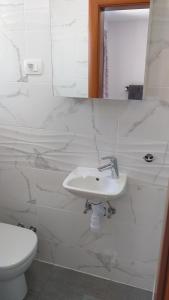 Ein Badezimmer in der Unterkunft APARTMAN KARLA