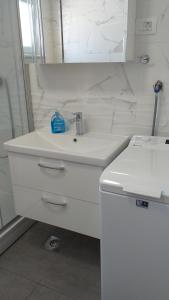Ein Badezimmer in der Unterkunft APARTMAN KARLA