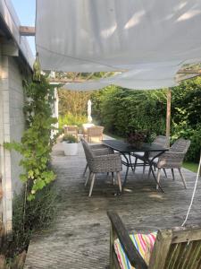 Fotografie z fotogalerie ubytování Tiny house in tuin van de statige villa Mariahof v destinaci Dordrecht
