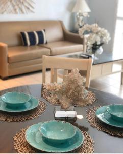 a table with two blue plates on top of it at Venice on the Beach Hotel in Los Angeles
