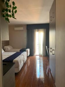 a hotel room with two beds and a window at Estudio Arriola Suite in Málaga