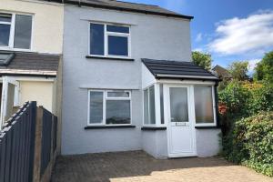 Gallery image of Clives Place - End of terrace two bedroom cottage in Cwm-brân