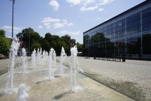 a group of water fountains in front of a building at Gemütliche Ferienwohnung in zentraler Lage in Erfurt