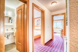 Vannituba majutusasutuses Pension Weirather