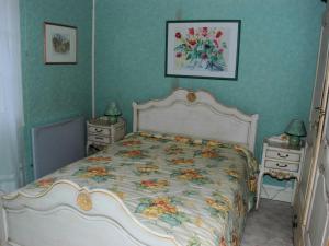 Ein Bett oder Betten in einem Zimmer der Unterkunft Gîte Huisseau-sur-Cosson, 3 pièces, 4 personnes - FR-1-491-212