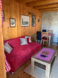 Rúm í herbergi á Chalet Hill Zabljak