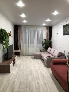 Ein Sitzbereich in der Unterkunft Apartment on prospekt Fatykha Amirkhana