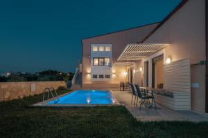 Bazén v ubytovaní Marinas Villas alebo v jeho blízkosti