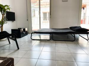 Televízia a/alebo spoločenská miestnosť v ubytovaní Tossa Center Attic & Terrace
