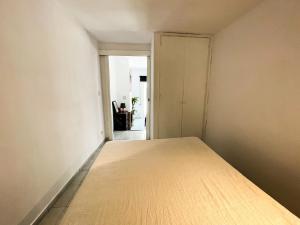 Posteľ alebo postele v izbe v ubytovaní Tossa Center Attic & Terrace