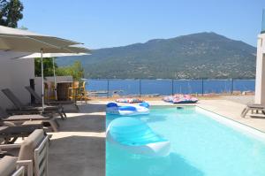 Naturlandskabet i nærheden af villaen