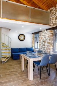 Χώρος καθιστικού στο ADRIAN'S LUXURY APARTMENTS 2