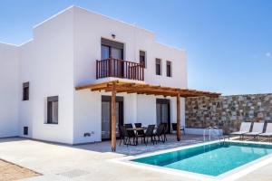 Bazén v ubytování Cato Agro 1, Seafront Villa with Private Pool nebo v jeho okolí