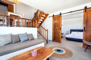 Postel nebo postele na pokoji v ubytování Cato Agro 1, Seafront Villa with Private Pool + 37 fotografií