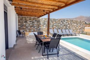 Afbeelding uit fotogalerij van Cato Agro 1, Seafront Villa with Private Pool in Karpathos