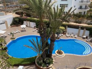 Bazén v ubytování Golden Beach Appart'hotel nebo v jeho okolí