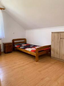 Foto dalla galleria di Bieszczadzki dom nad stawem a Ropienka