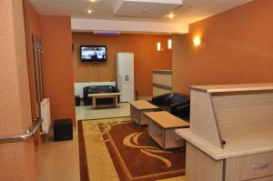 a living room with a couch and a tv on a wall at Casa Daniel Borbel in Saturn