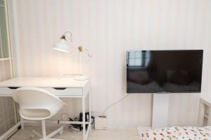 TV a/nebo společenská místnost v ubytování ローズパーク弐番館