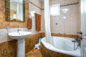 Koupelna v ubytování Villa Angelina + 95 fotografií