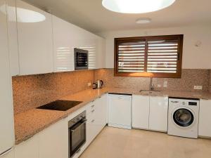 Η κουζίνα ή μικρή κουζίνα στο Casa Tauro Golf - Luxury chalet with sea view