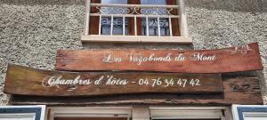 a sign on the side of a building with a window at Les Vagabonds du Mont in Chichilianne