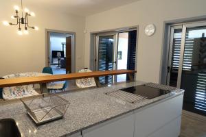 Kuchnia lub aneks kuchenny w obiekcie Batán - Preciosa casa en el Valle del Salnés