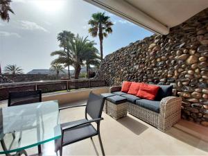 Casa Tauro Golf - Luxury chalet with sea viewにあるバルコニーまたはテラス